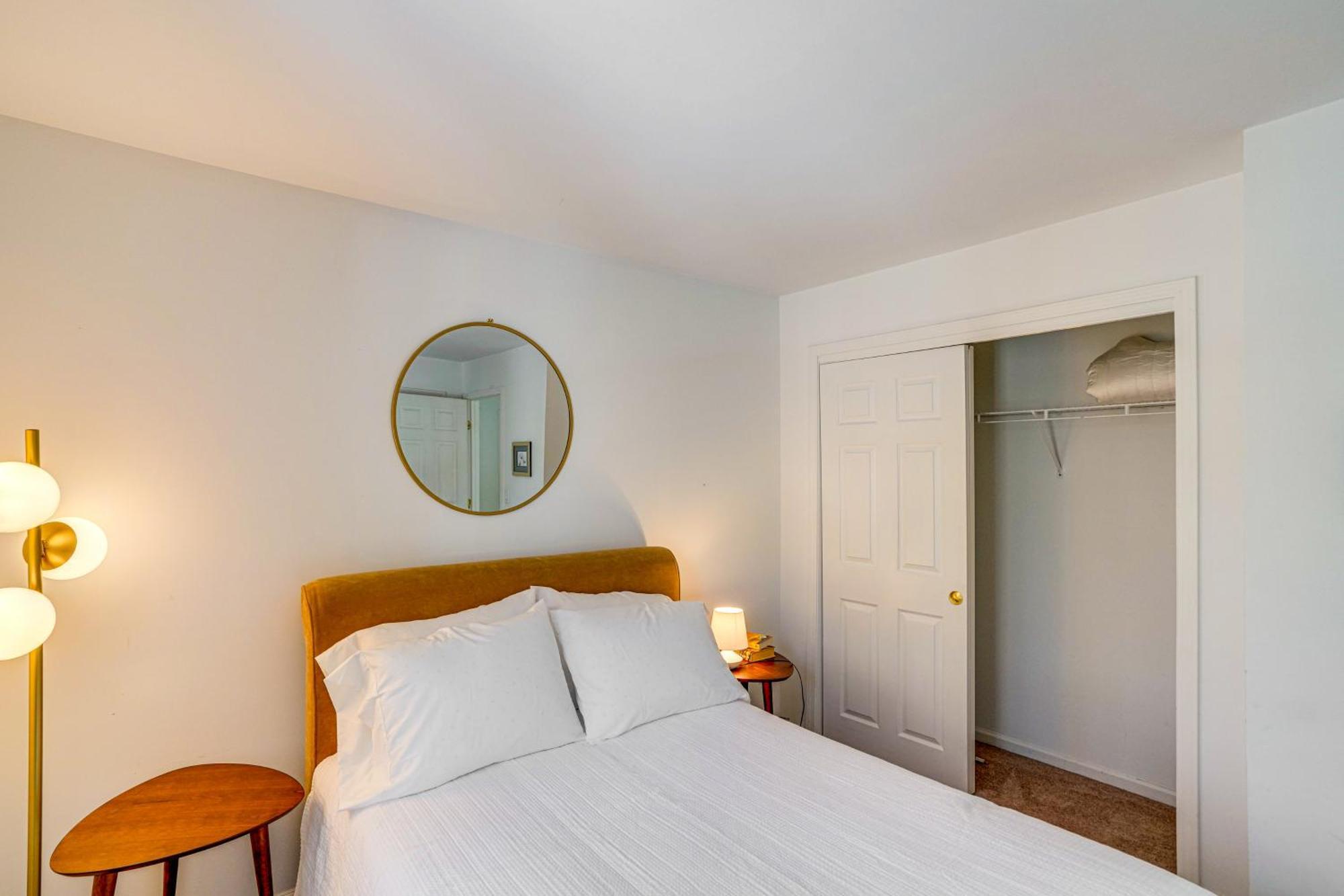 Private Guest House In Dtwn Lenox, Walk To Dining! Экстерьер фото